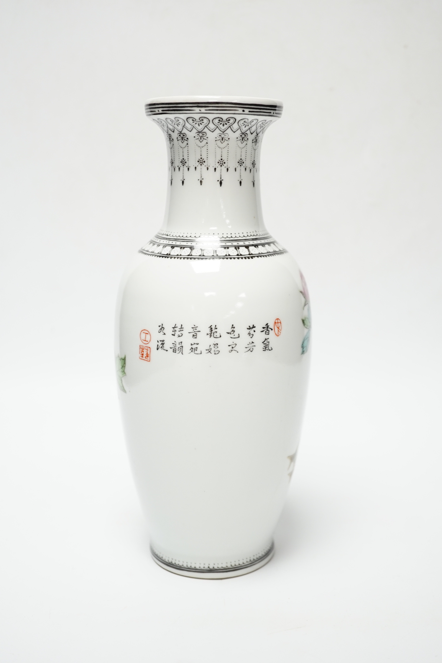 A Chinese famille rose vase, 25cm